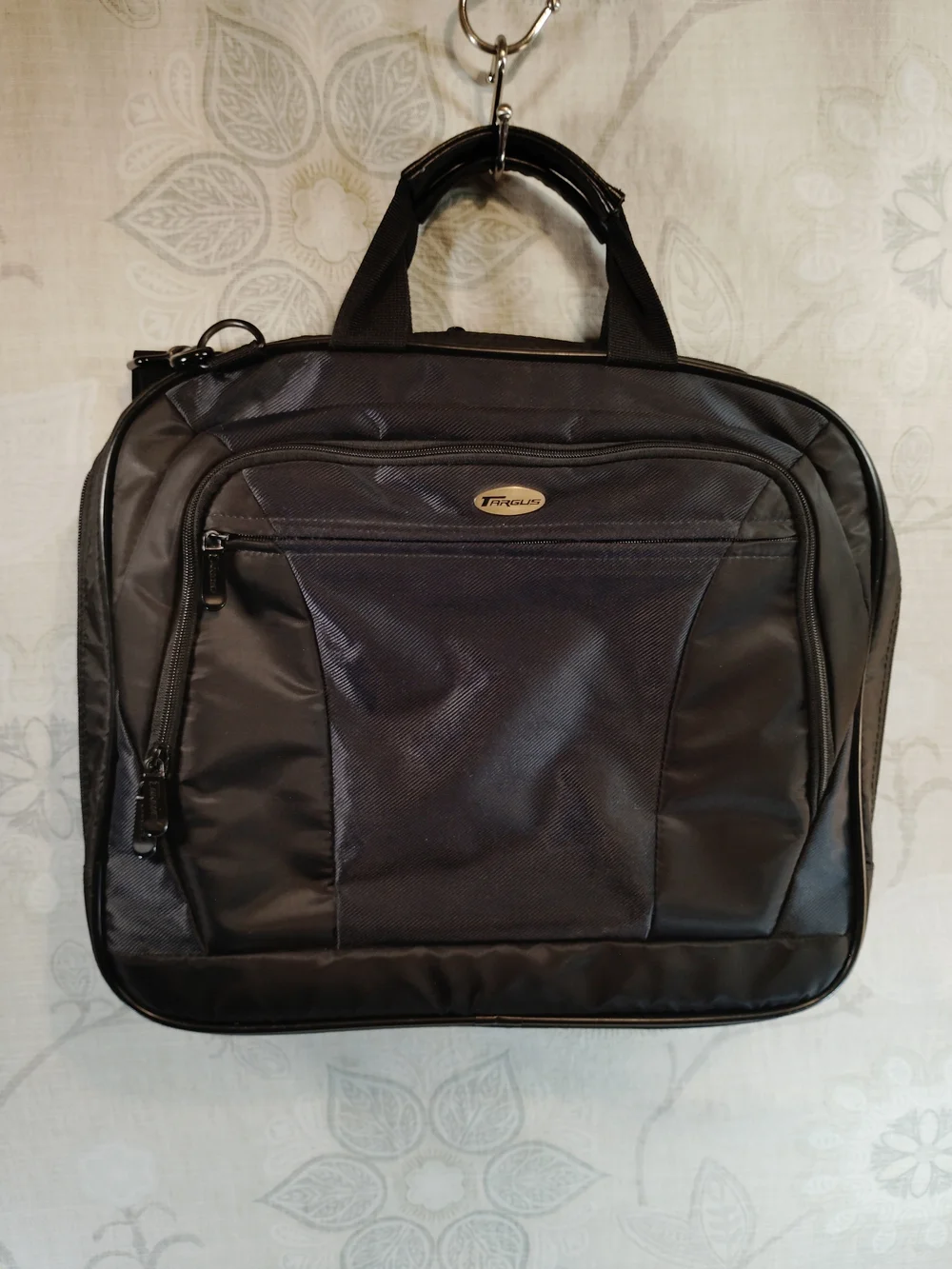 Targus  4 sections Black Laptop/Messenger/Briefcase, Travel Bag